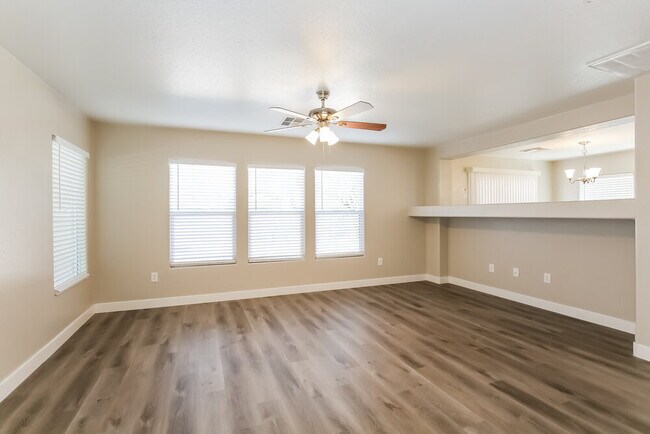 Foto del edificio - 2420 Cockatoo Dr