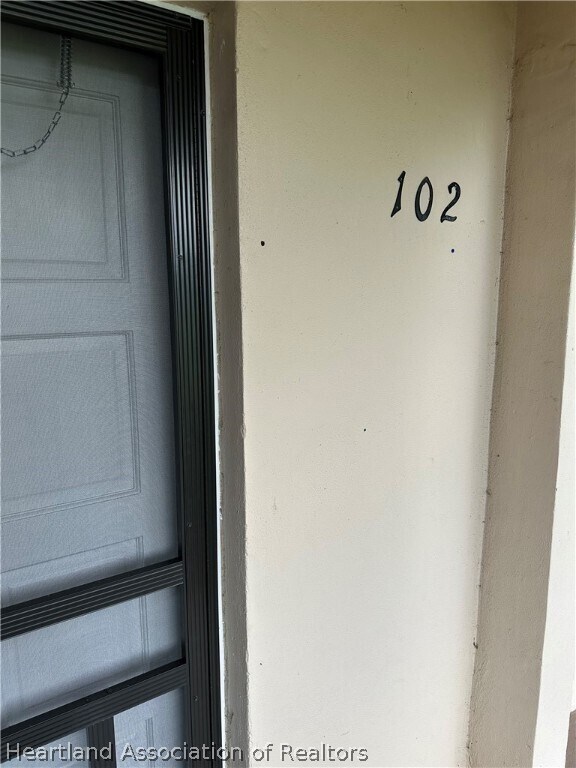 Building Photo - 102 Fairway Ct