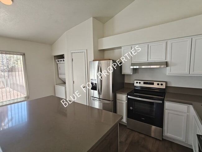 Building Photo - 3049 Avenida Destino