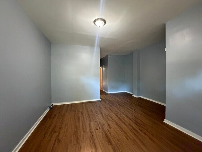 Foto del edificio - 6006 S Marshfield Ave