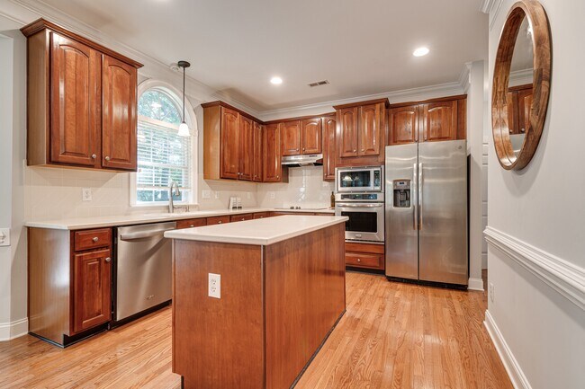Foto del edificio - 7111 Weddington Brook Dr