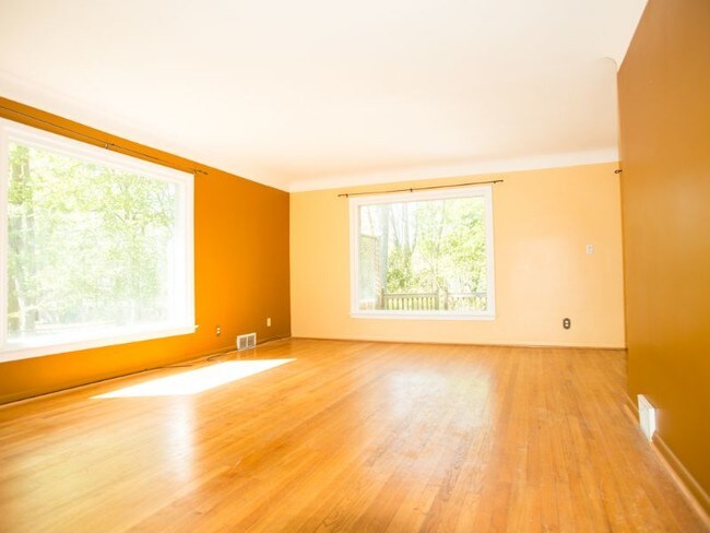 Foto del edificio - 1274 Roland Rd