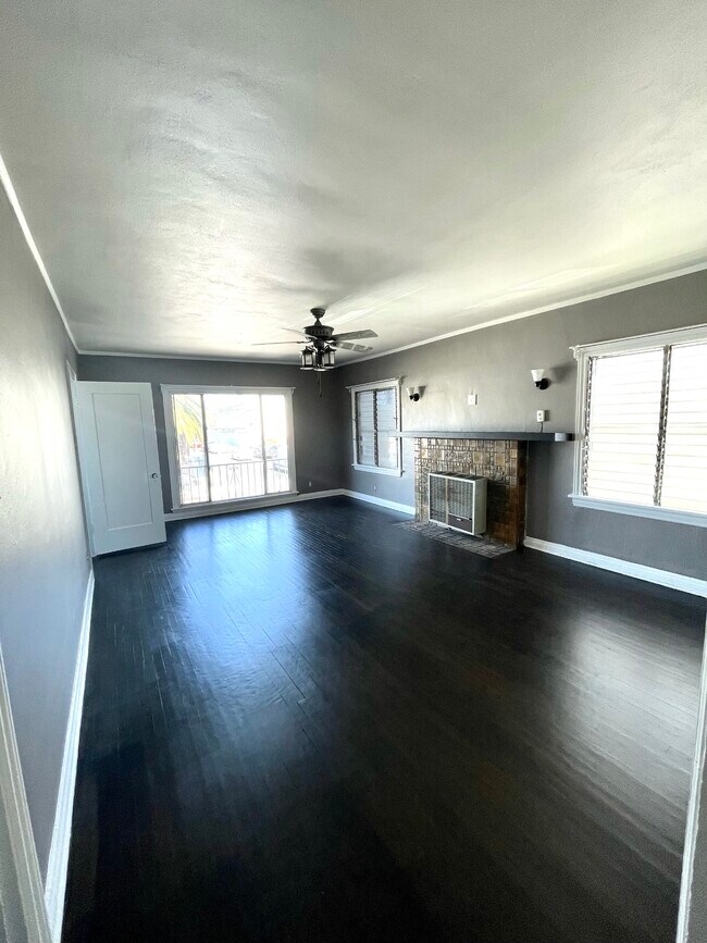 Sala/comedor - 717 1/2 N Ridgewood Pl