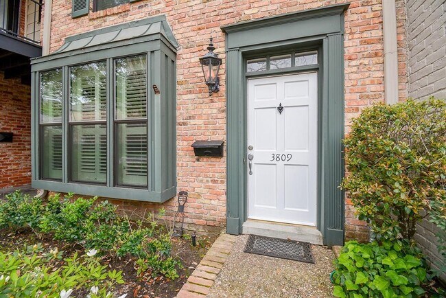 Foto del edificio - 3809 Wakeforest St