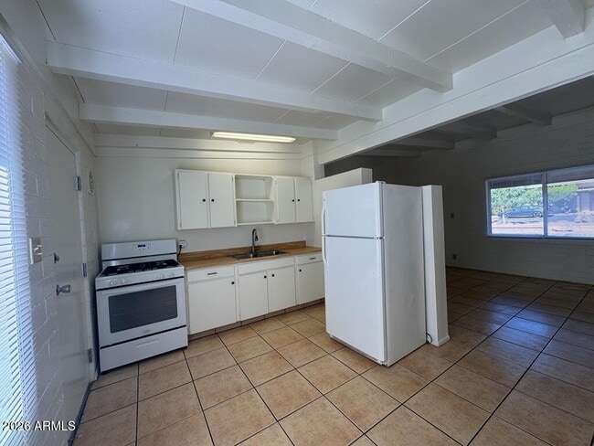 Building Photo - 1800 E Fry Blvd