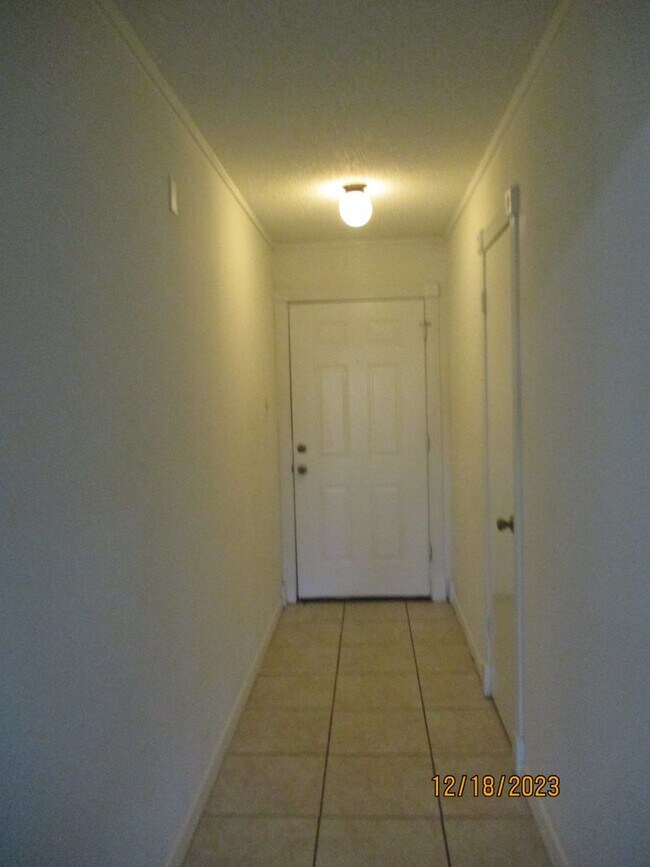 Building Photo - 433 W Ferndale Ln