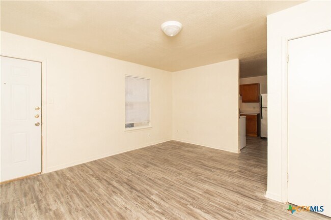 Foto del edificio - 1703 Cedarhill Dr