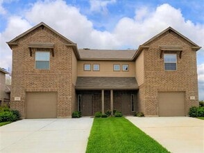 Building Photo - 402 Saddle Ln