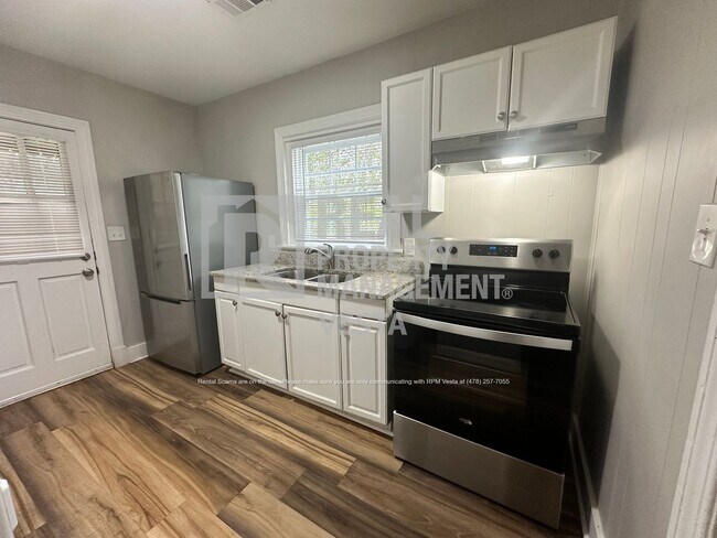 Foto del edificio - 1076 Carlisle Ave