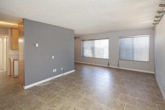 Building Photo - 2112 Garnet Ave