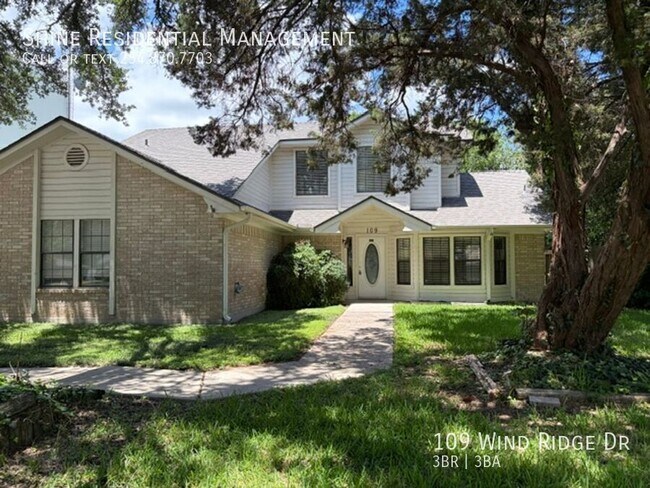 Foto del edificio - 109 Wind Ridge Dr