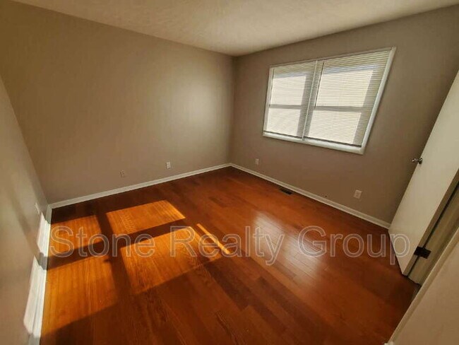 Foto del edificio - 7925 E Lambert Ave