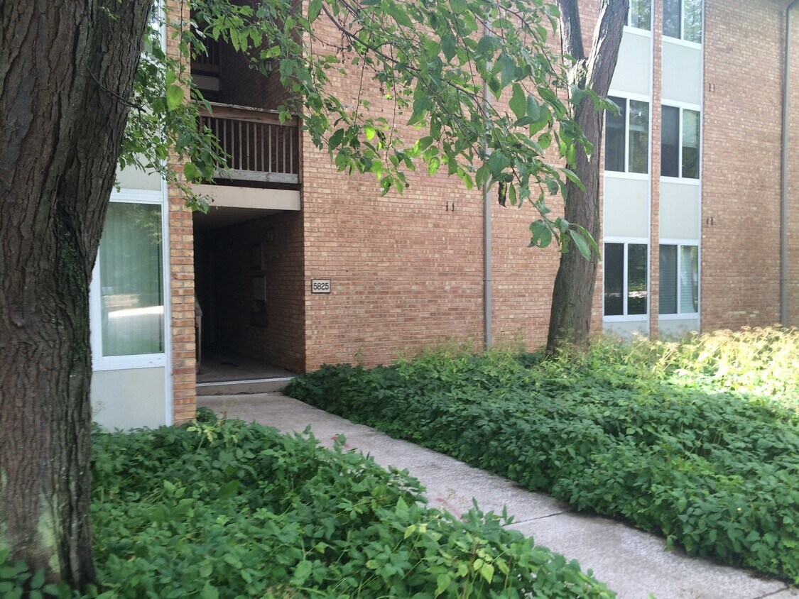 Foto principal - 5825 Oakwood Dr