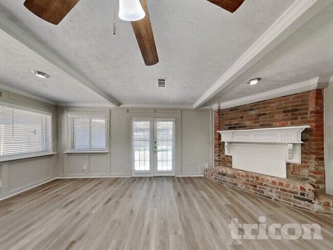 Building Photo - 2307 Hilton Head Dr