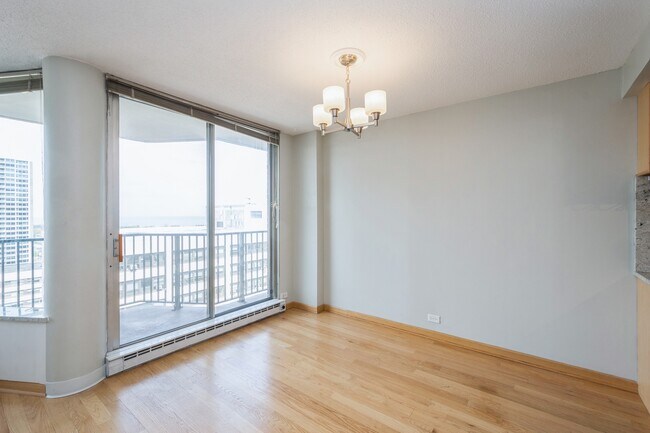 Foto del edificio - 4170 N Marine Dr