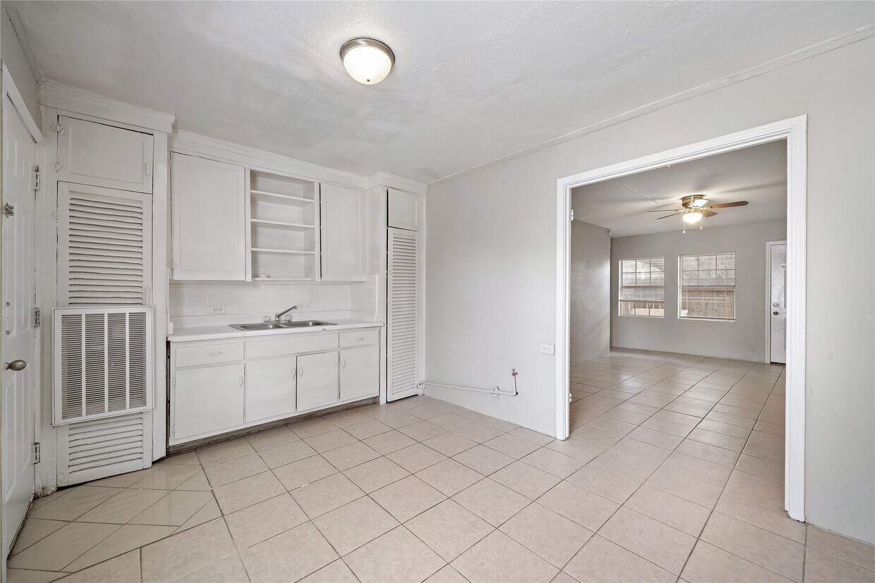 Primary Photo - 806 3rd Ave N