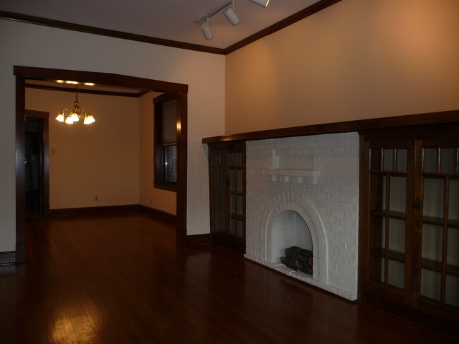 Living, dining room - 2318 W Diversey Ave