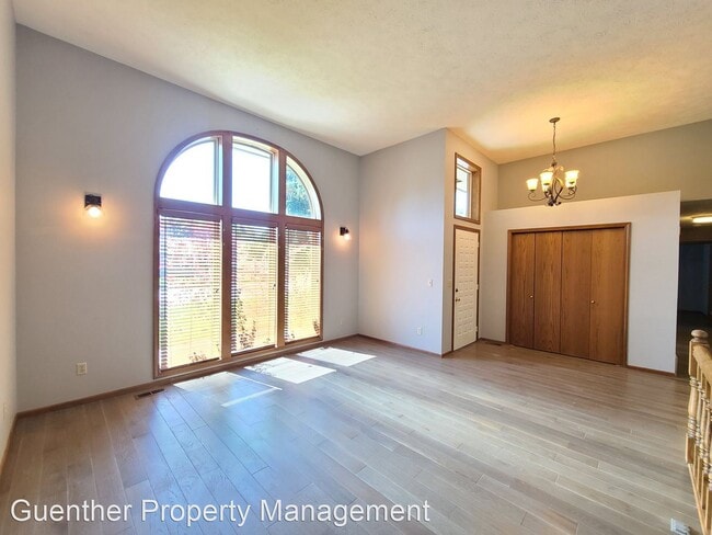 Building Photo - 5 br, 3 bath House - 3425 E 61st Ave