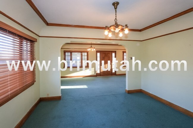 Building Photo - 8777 700 E