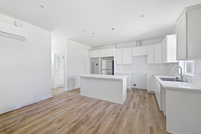 Foto del edificio - 43022 6th St E