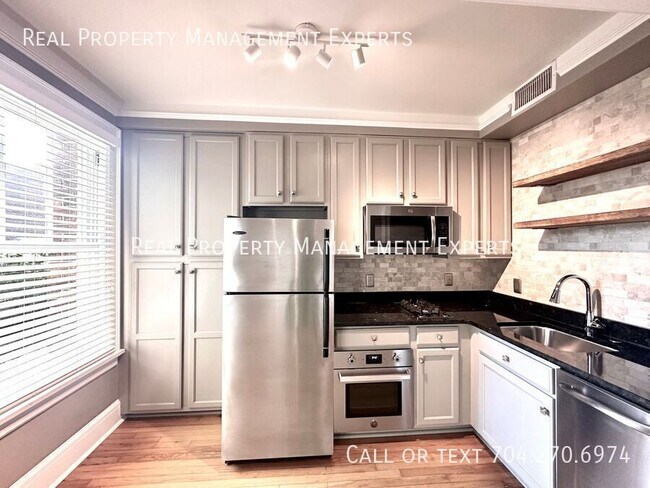 Foto del edificio - 712 Louise Ave