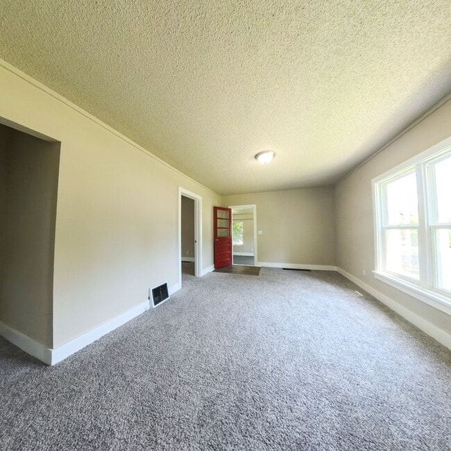 Foto del edificio - 3-Bed 2 Bathroom House