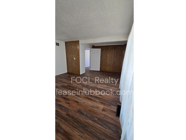 Foto del edificio - Bright and Open 4 Bedroom Home