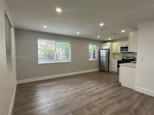 Foto del edificio - 5911 NE 18th Ave