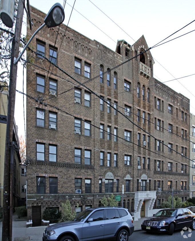 Building Photo - Gloria Gables