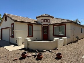 Building Photo - 657 Tanner Dr