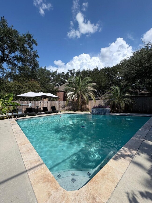 Foto del edificio - 8614 Canyon Pine Dr