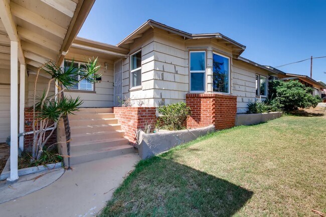 Foto del edificio - Upgraded 4 Bedroom/3 bath Home with Pool &...