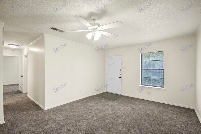 Building Photo - Great 4/1.5 in Balch Springs!