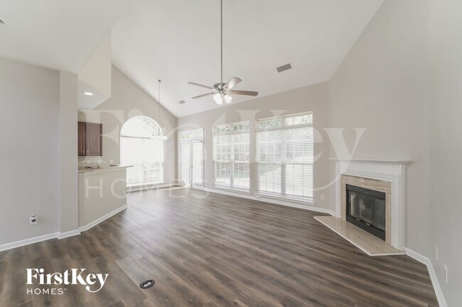 Foto del edificio - 16025 Lavenham Rd