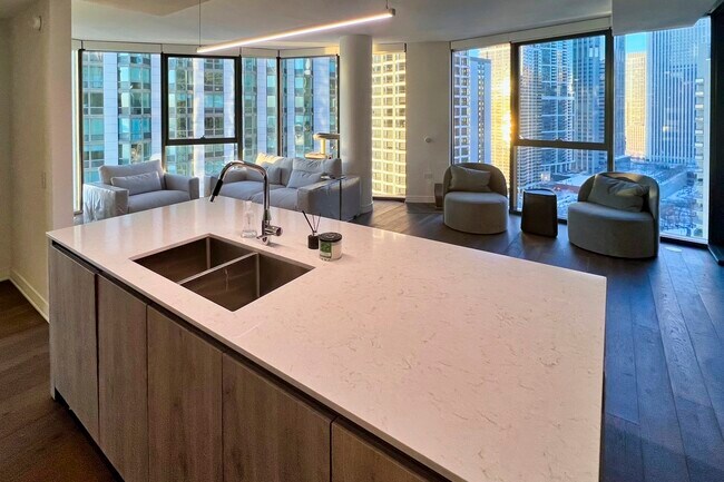Building Photo - 211 N Harbor Dr
