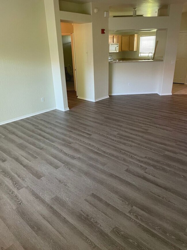 Foto del edificio - 1351 N Pleasant Dr