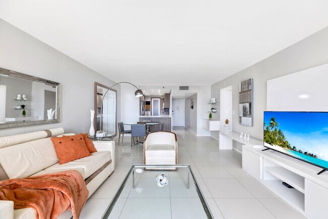 Foto del edificio - 1717 N Bayshore Dr