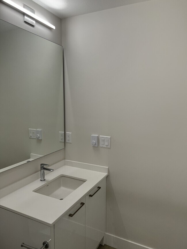 Photo du bâtiment - 45500-45500 Market Way