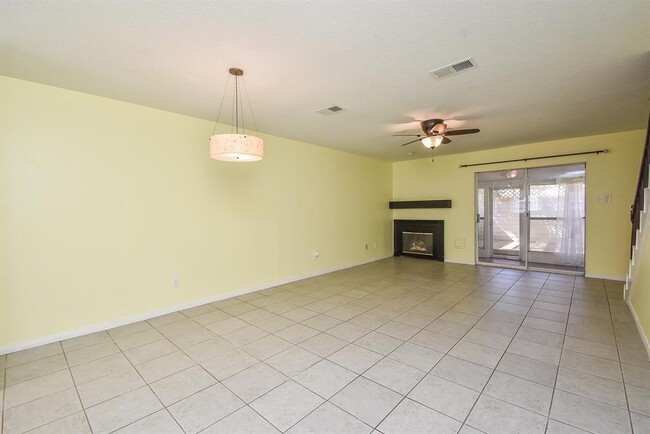 Building Photo - 2030 Plantation Dr