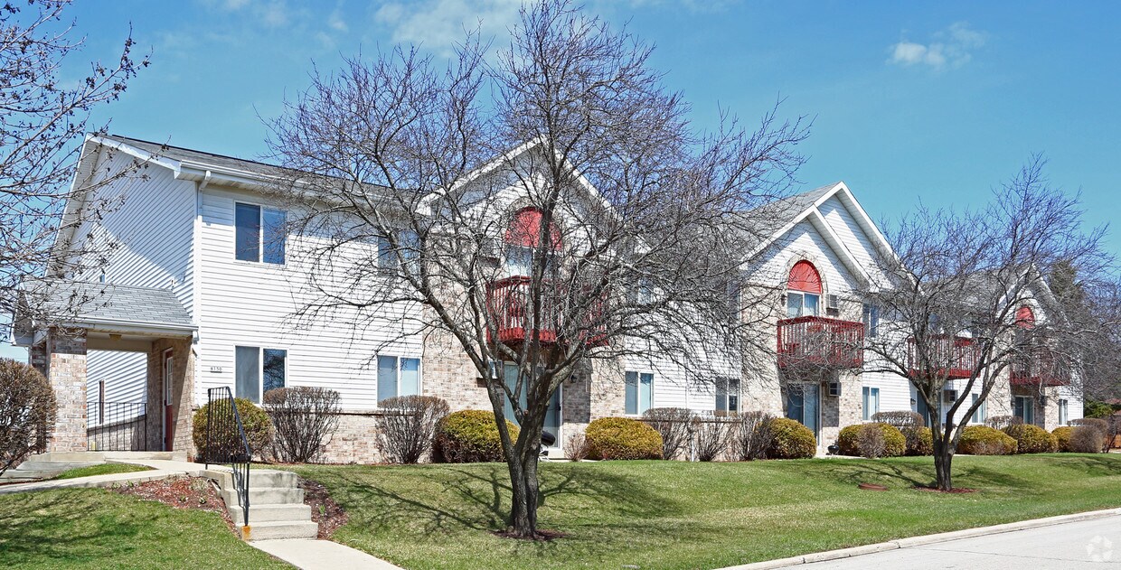 Primary Photo - 8150 W Forest Home Ave