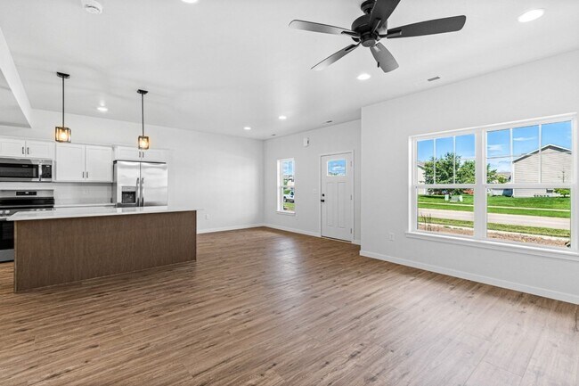 Foto del edificio - Wonderful 3 Bed Townhome with Large 2 Car ...