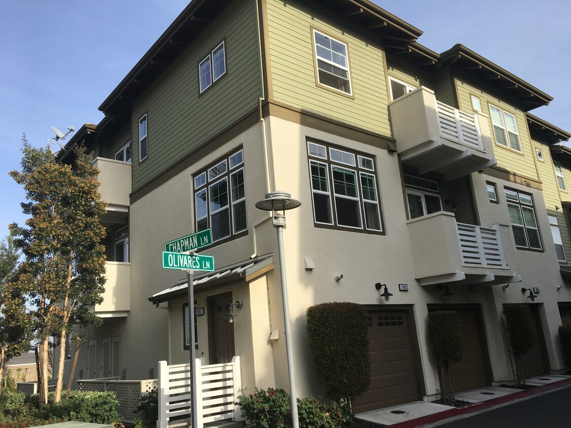 outside - 2852 Saratoga Dr