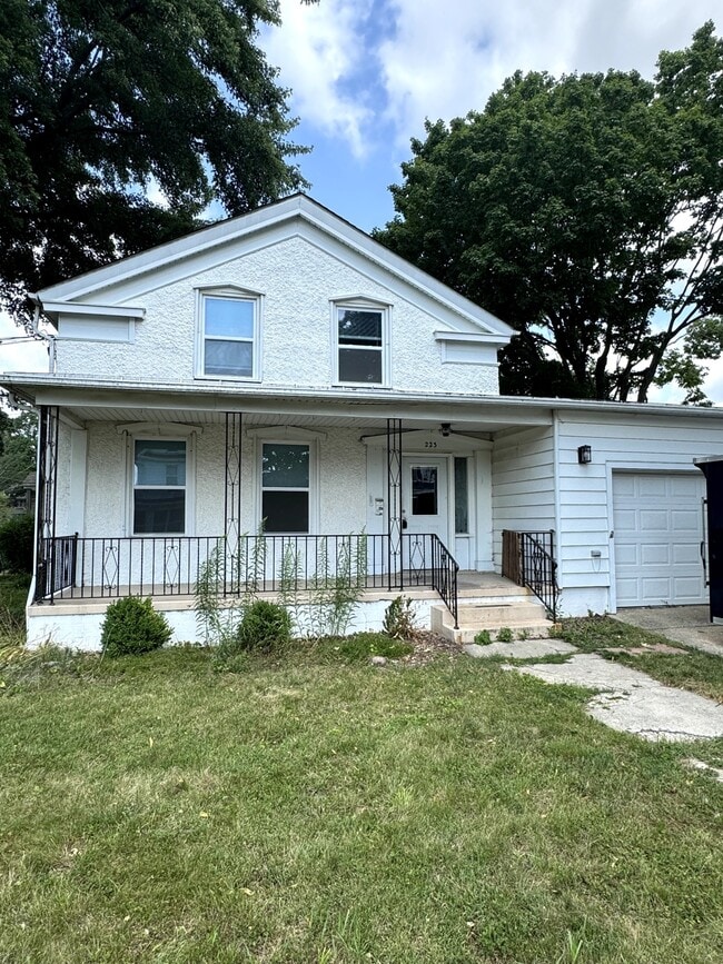 Building Photo - 223 W Lincoln Ave
