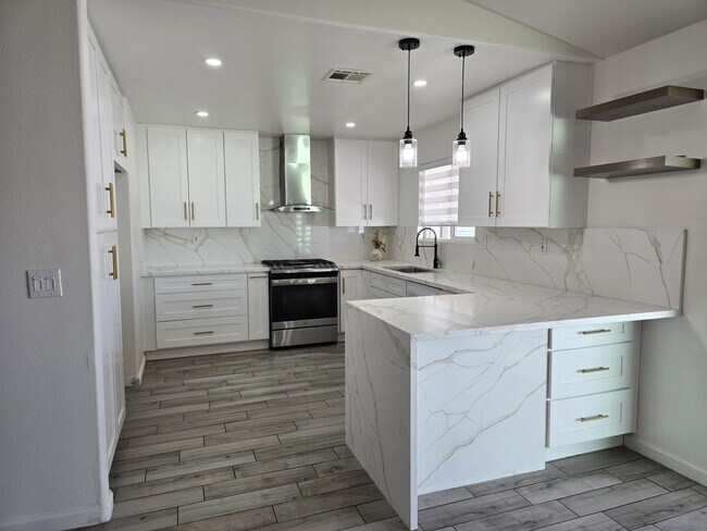 Building Photo - 15203 Avenida Ramada