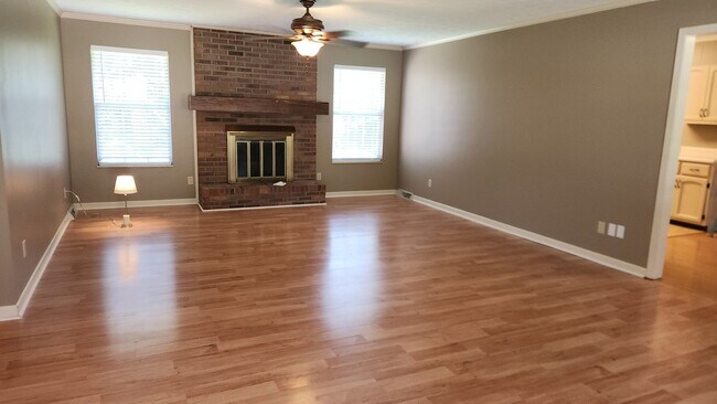Foto del edificio - Maryville 37803 - 3 bedroom, 2 bath ranche...