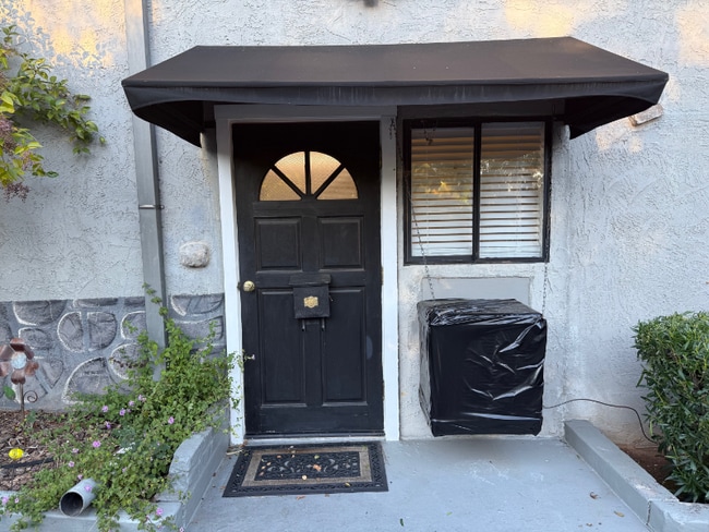 Building Photo - 190 Lubeck Rd