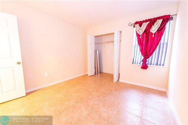 Foto del edificio - 7900 NW 6th St