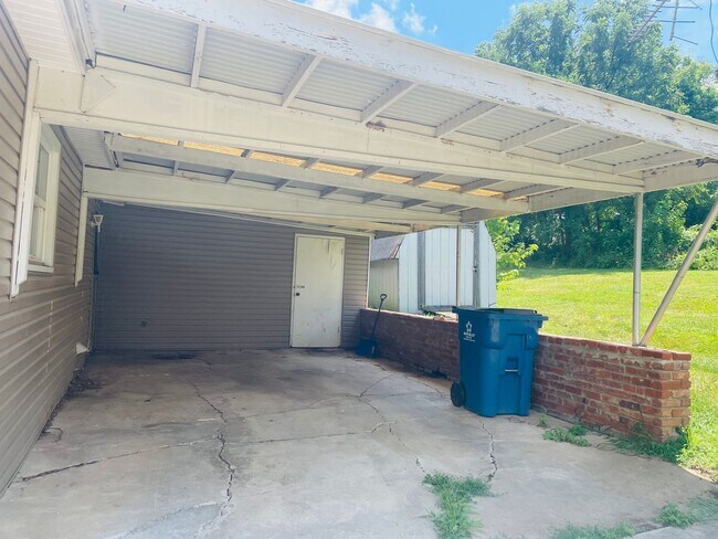 Foto del edificio - 802 W Main St