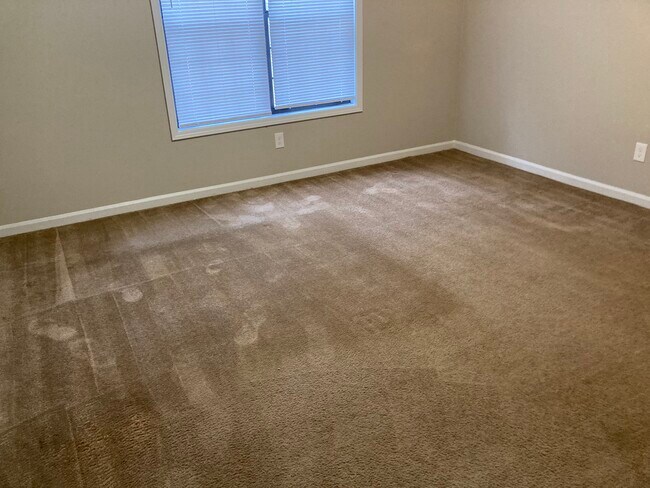 Family room - 725 Bellemeade Way SW