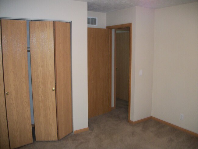 bedroom - 5840 Princess Margaret Dr